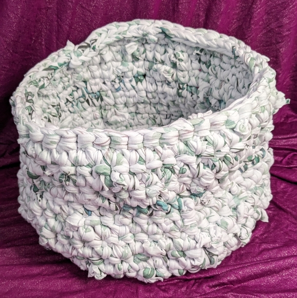 Recycled white and green fabric basket - Picture 1 of 3